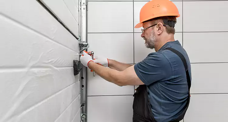 Emergency Garage Door Repair in Iona, FL